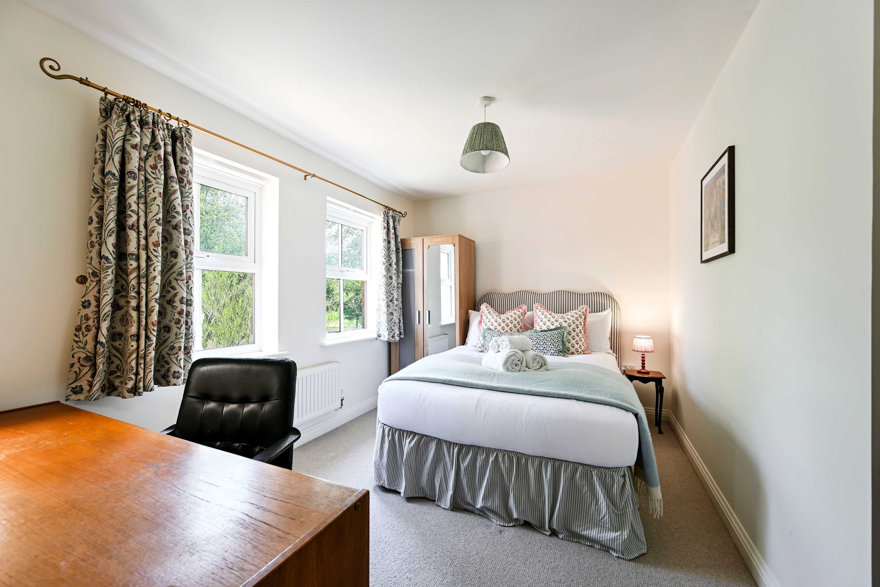 Big 5-Bed Home | Garden & 5 Min to Blenheim Palace in Broad Field Road 22 OX5 1UL - Property image 22 - VivreStays