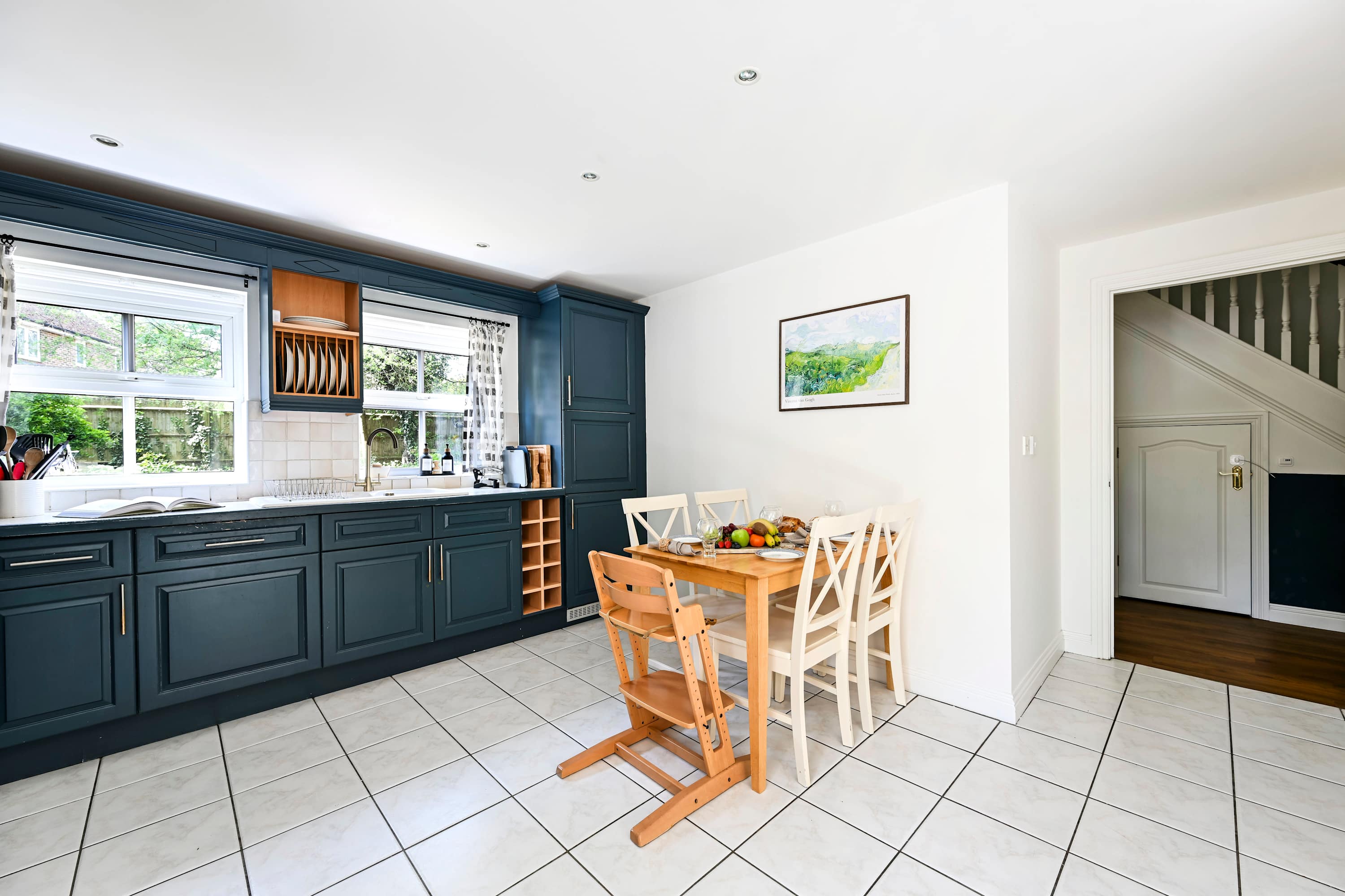 Big 5-Bed Home | Garden & 5 Min to Blenheim Palace in Broad Field Road 22 OX5 1UL - Property image 42 - VivreStays