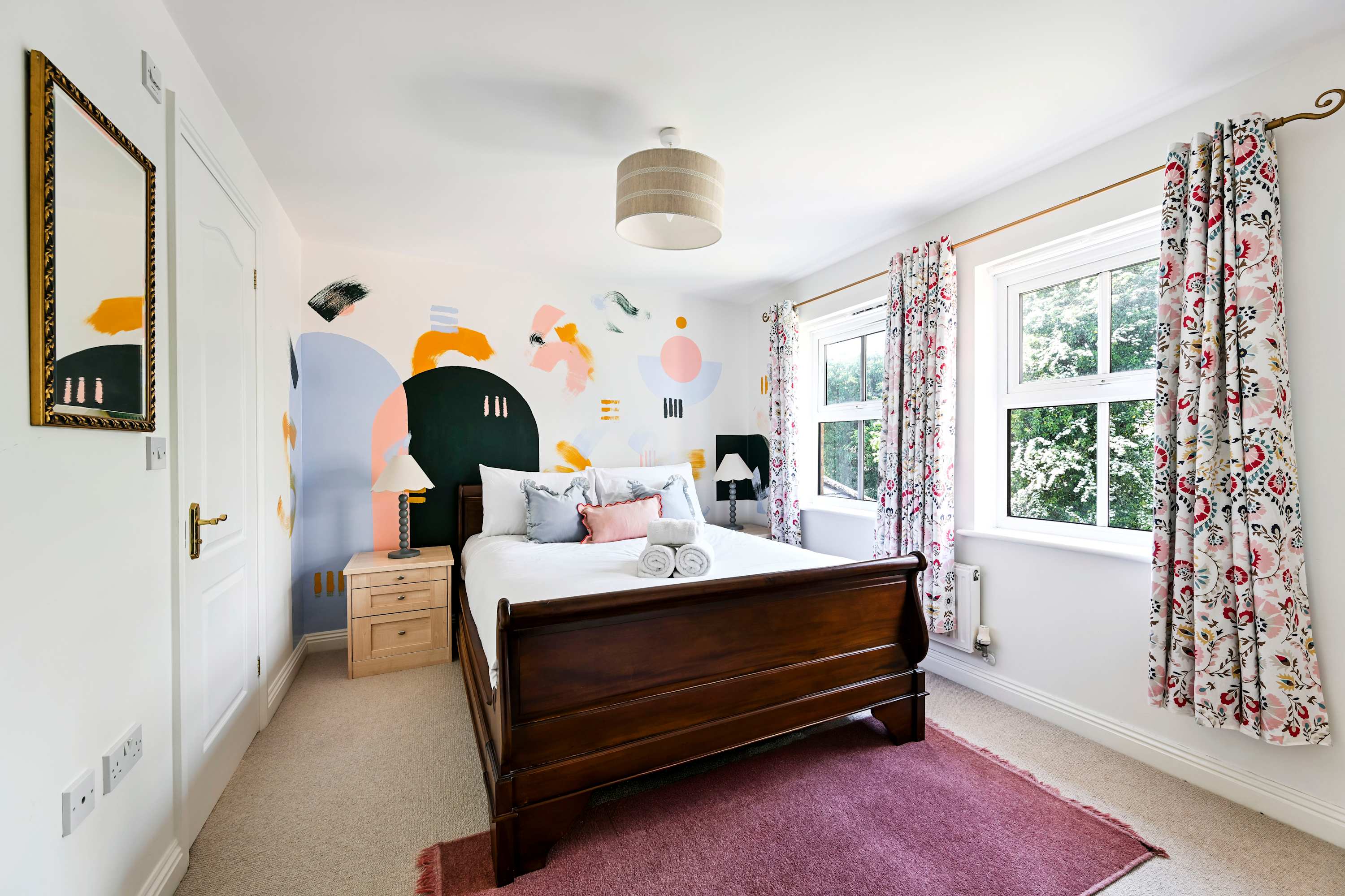 Big 5-Bed Home | Garden & 5 Min to Blenheim Palace in Broad Field Road 22 OX5 1UL - Property image 10 - VivreStays