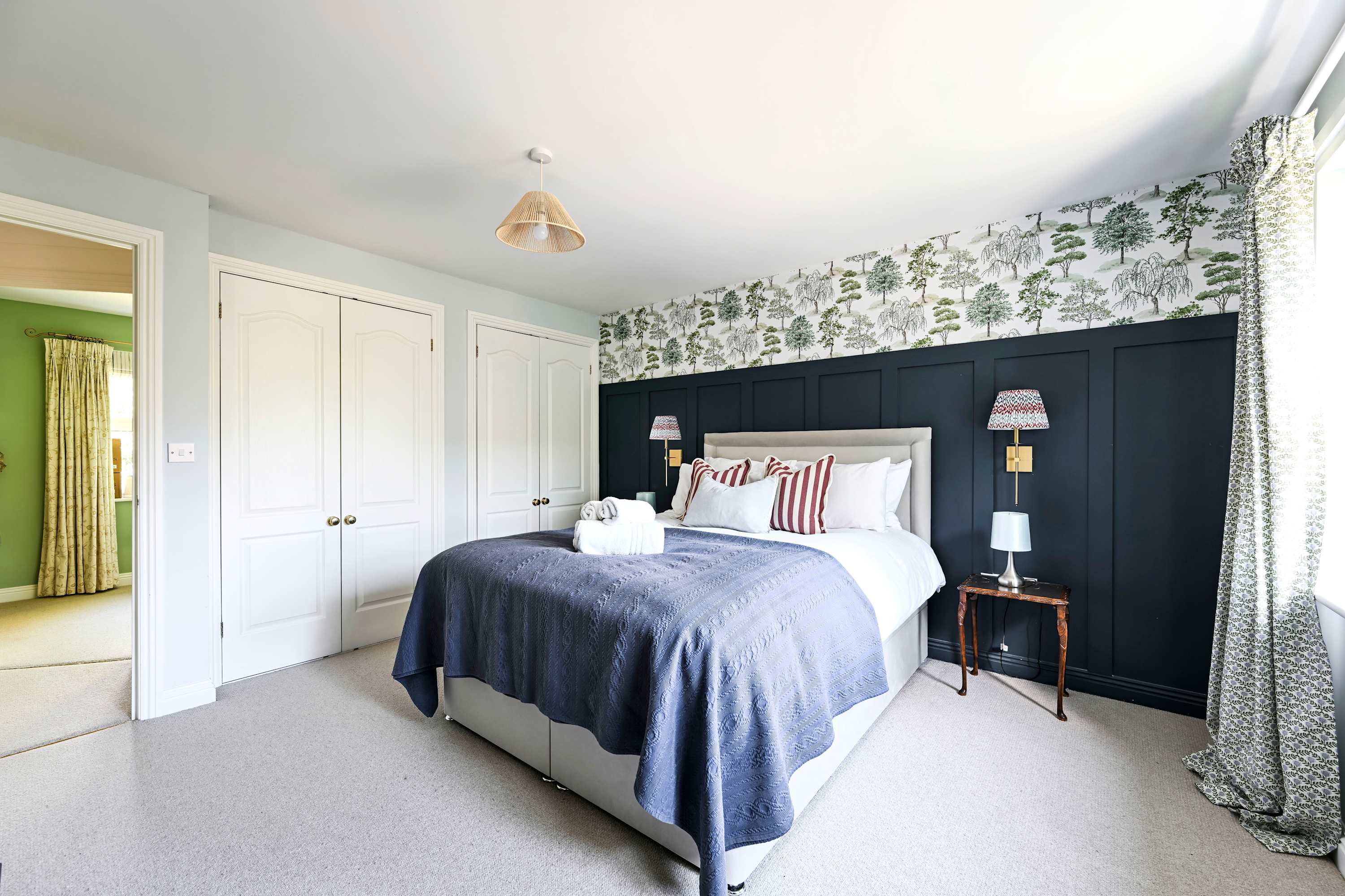 Big 5-Bed Home | Garden & 5 Min to Blenheim Palace in Broad Field Road 22 OX5 1UL - Property image 13 - VivreStays