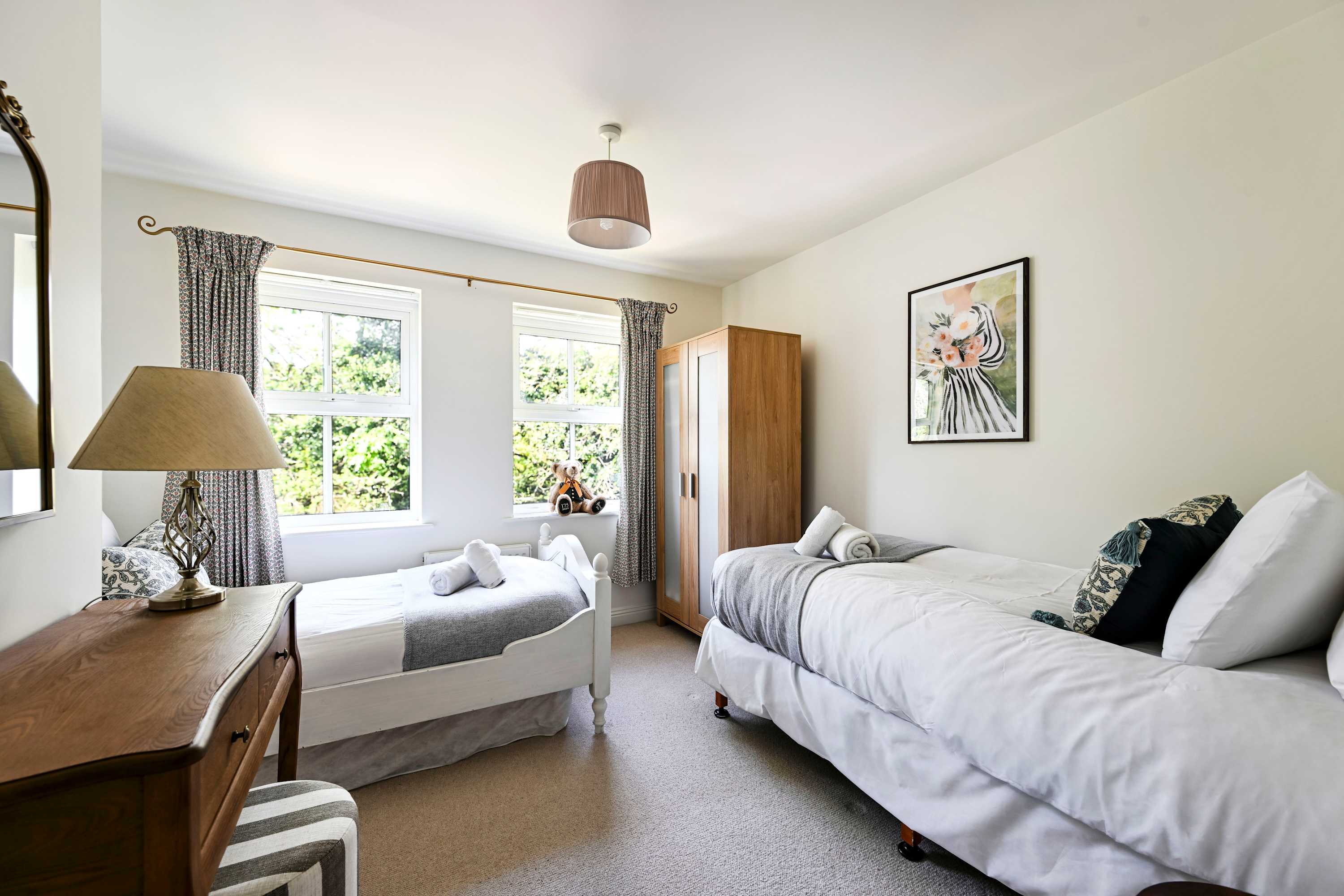 Big 5-Bed Home | Garden & 5 Min to Blenheim Palace in Broad Field Road 22 OX5 1UL - Property image 16 - VivreStays