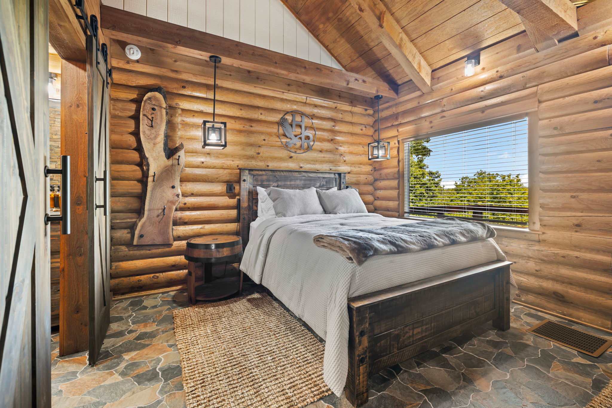 Whiskey Den-Serene&Natural Cabin-7 mi to Downtown