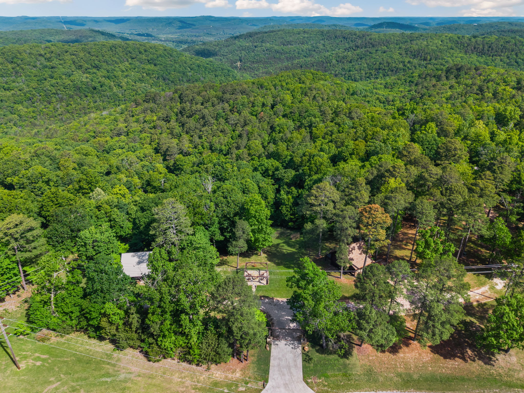 Whiskey Den-Serene&Natural Cabin-7 mi to Downtown