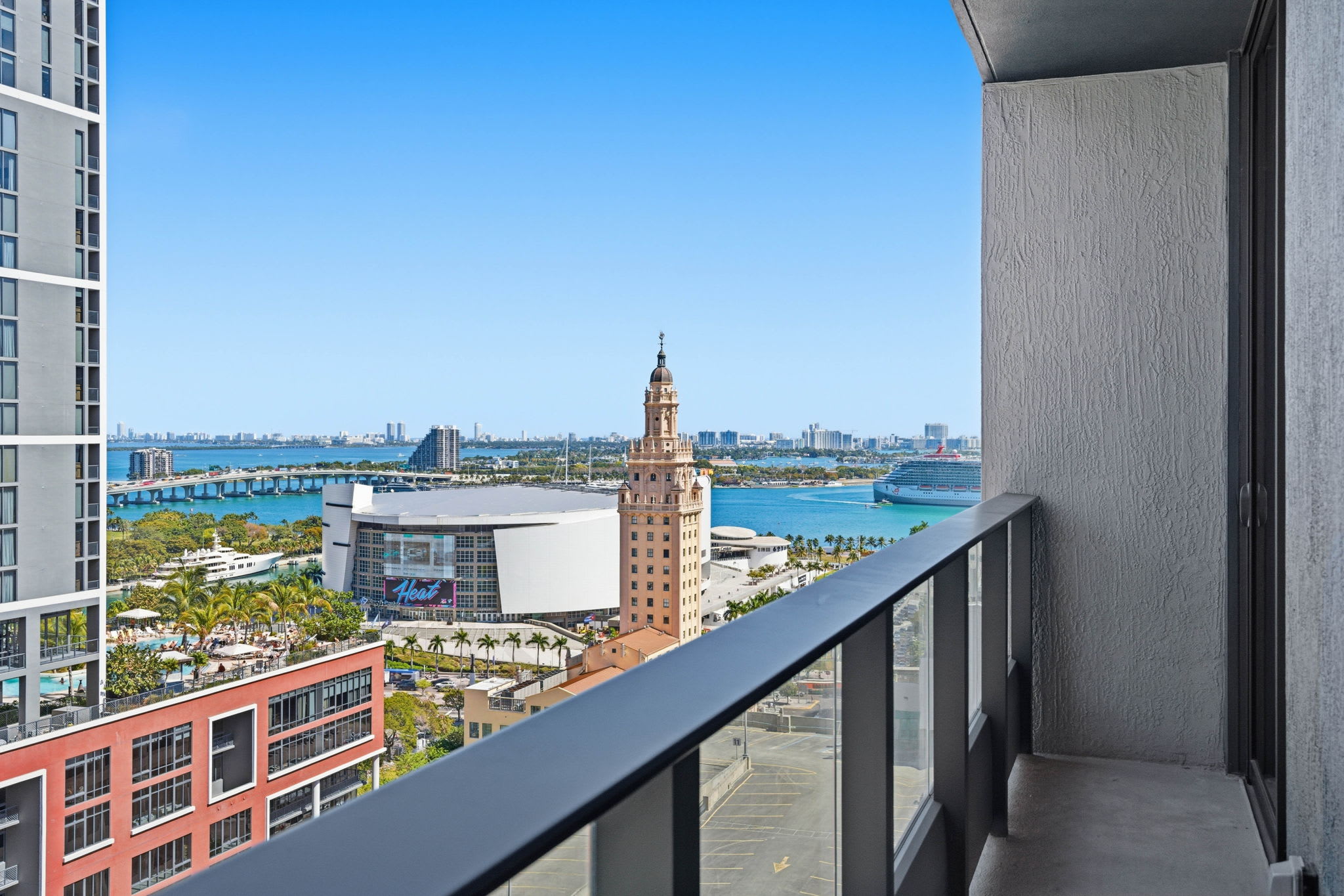 Chic Studio in Downtown Miami with Top Amenities