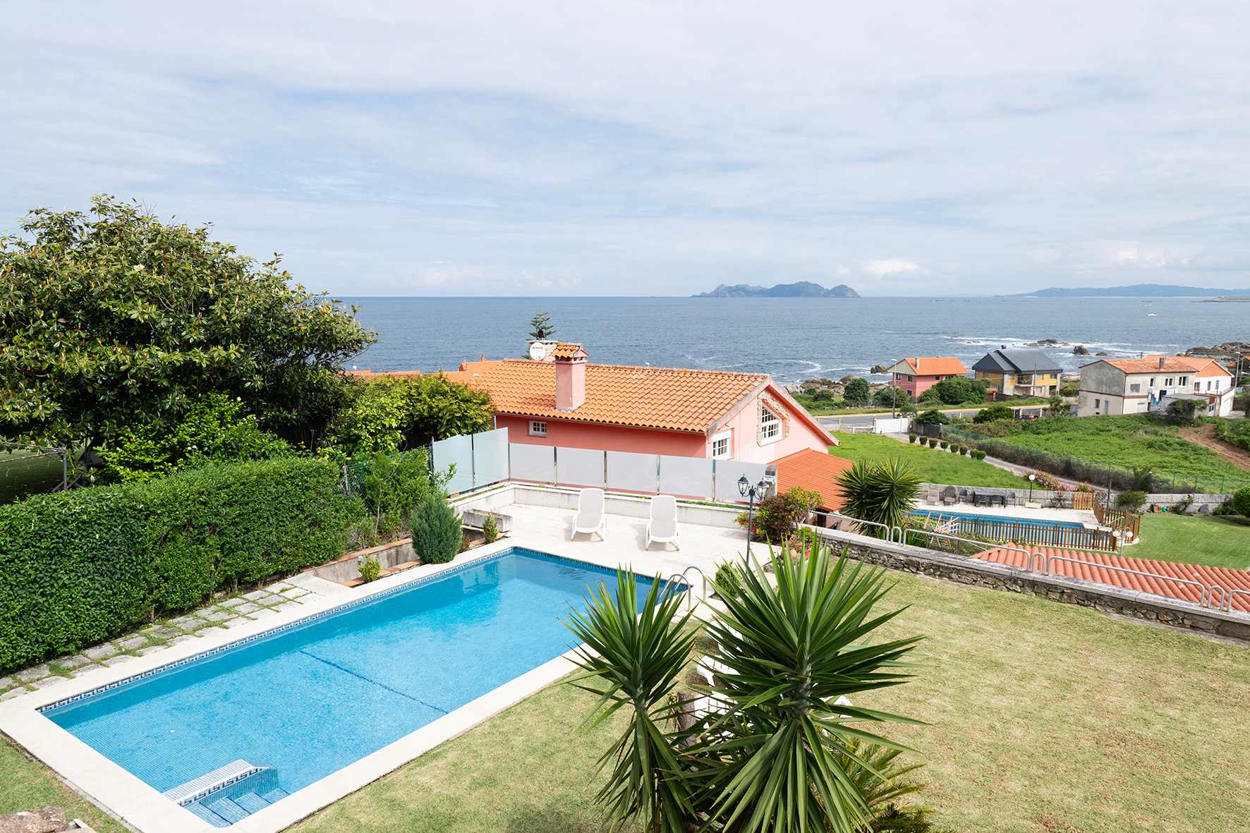  con vistas al mar cerca del pueblo