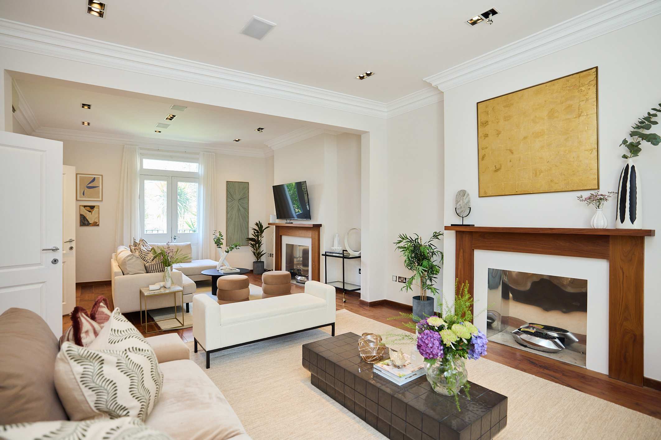 A Study in Timber & Glass by Abbey Road serviced apartment - UK - VivreStays