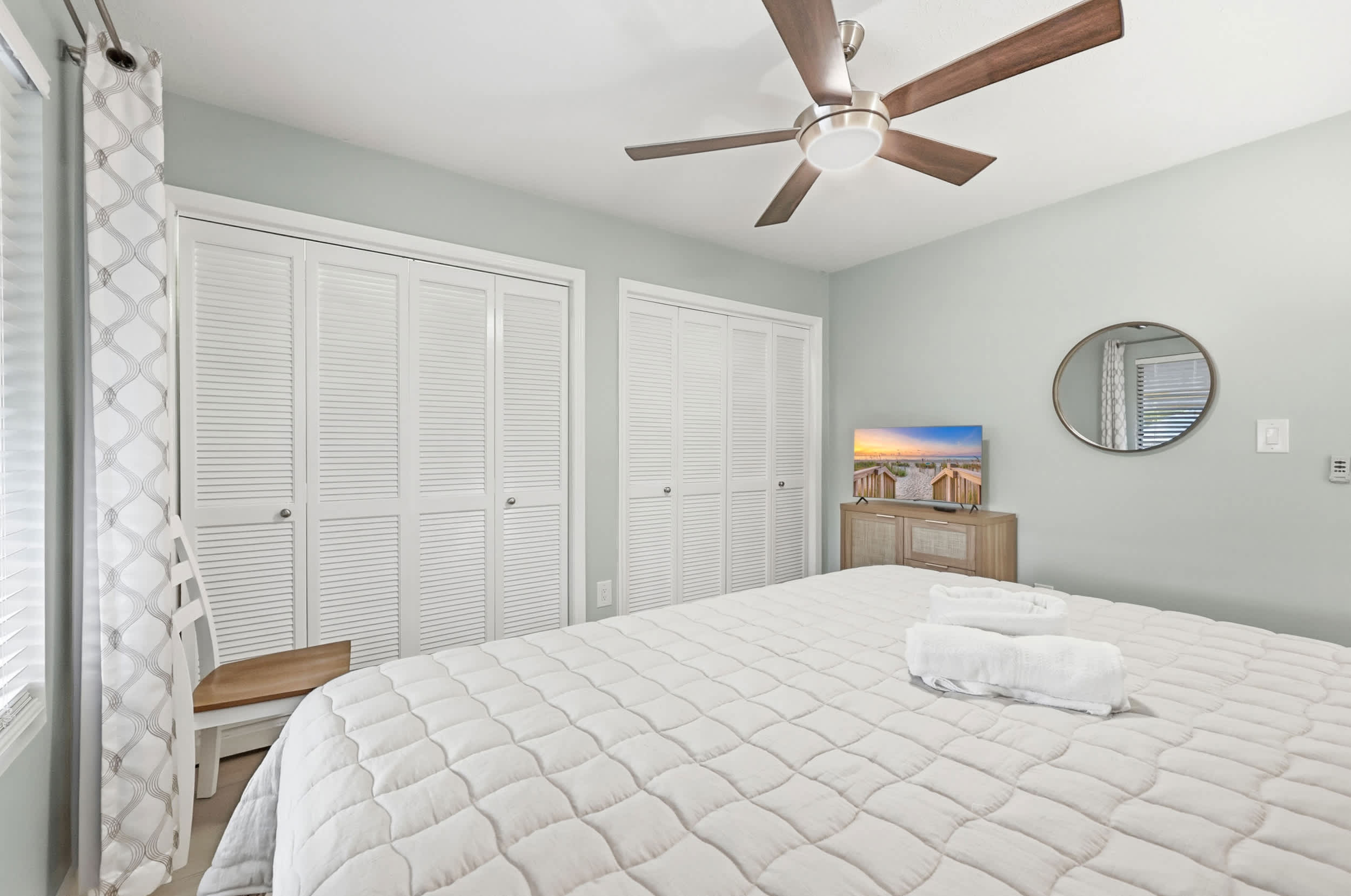 Ocean View All-New Golden Mile Home w 2 Balconies