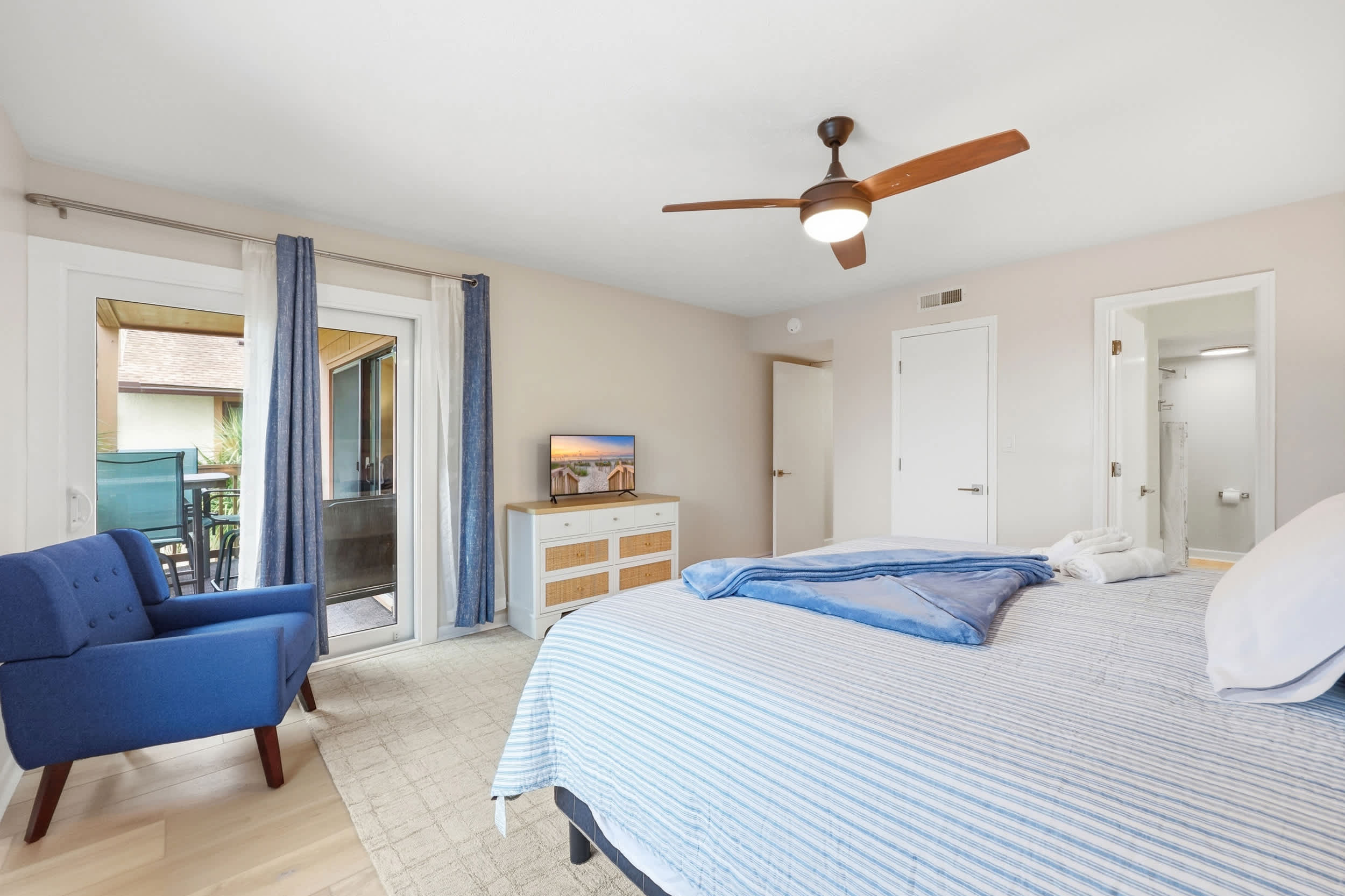 Ocean View All-New Golden Mile Home w 2 Balconies