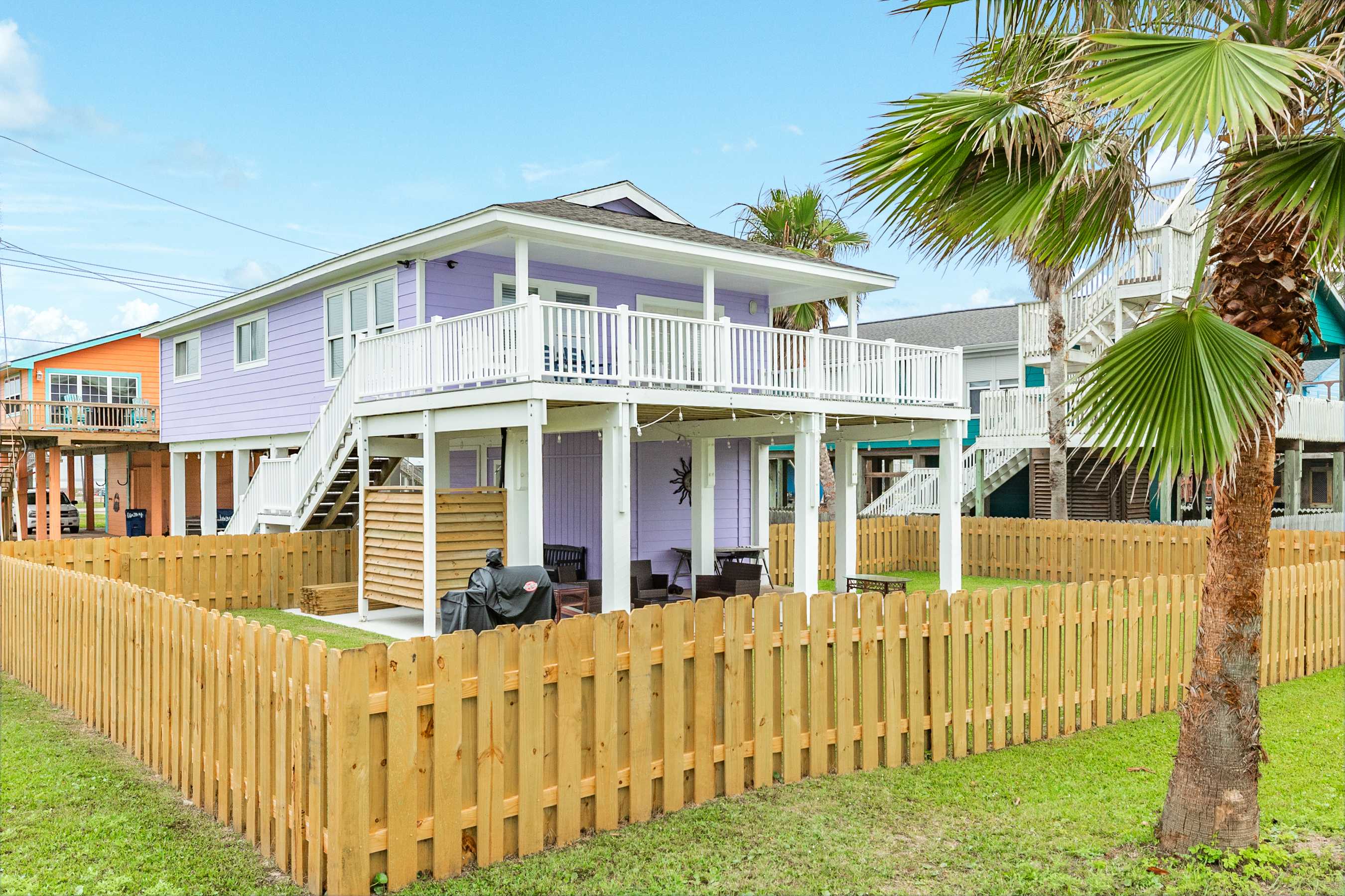 Shiner by the Sea Ocean View Fenced Yard