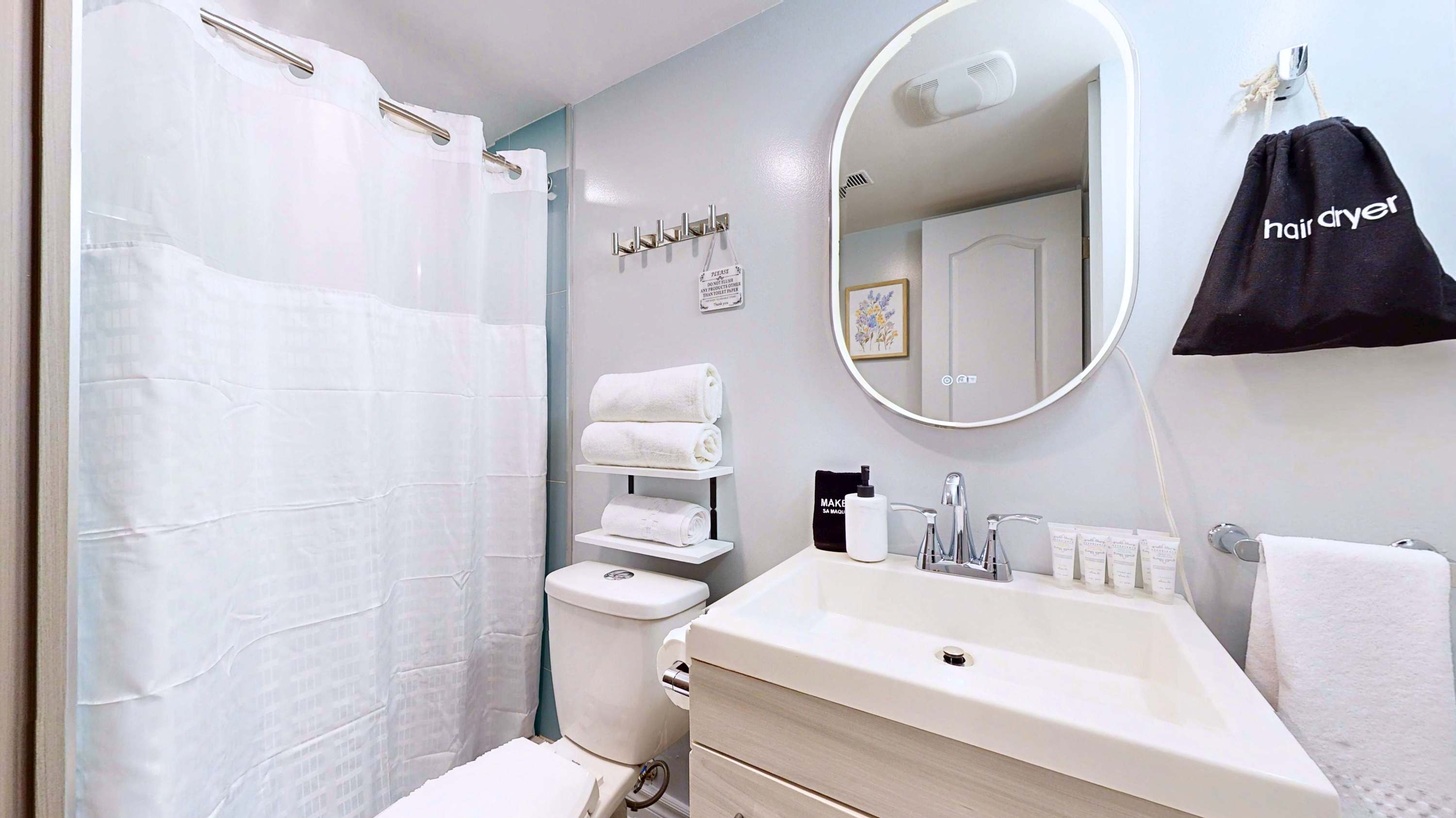 New Modern Basement Suite St Clair Hotel | Photo 5