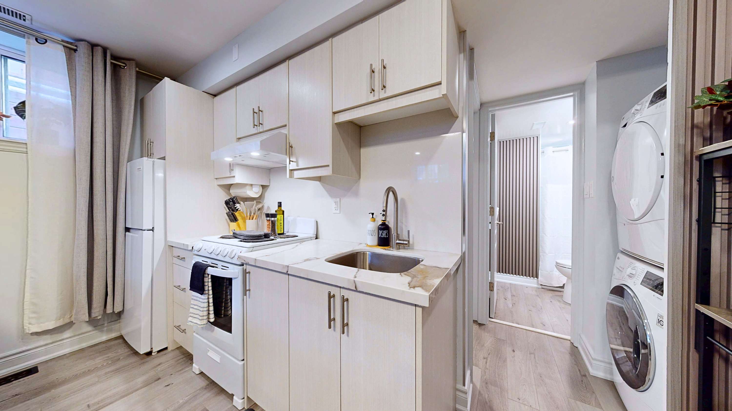 New Modern Basement Suite St Clair Hotel | Photo 4