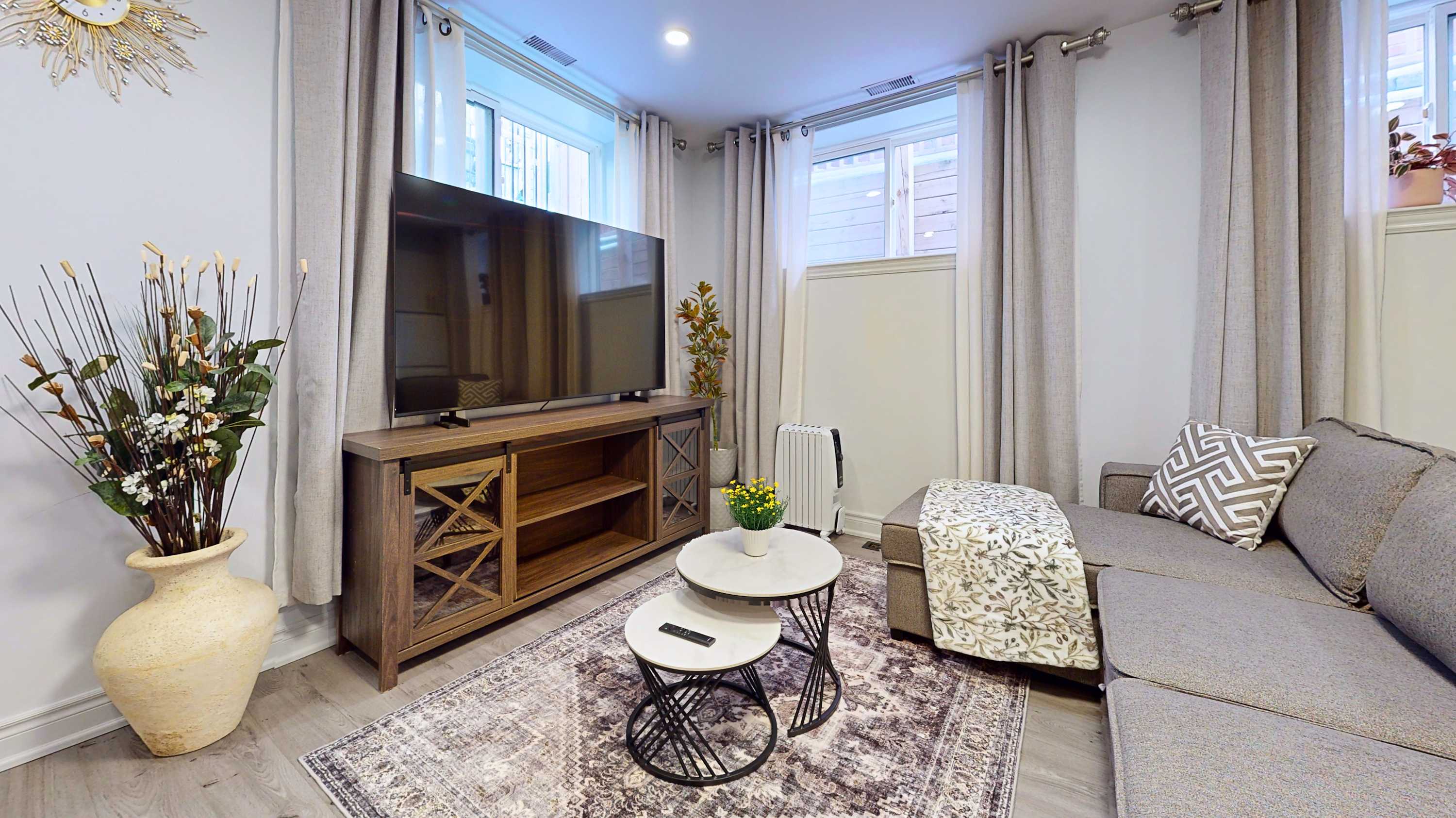 New Modern Basement Suite St Clair Hotel | Photo 8