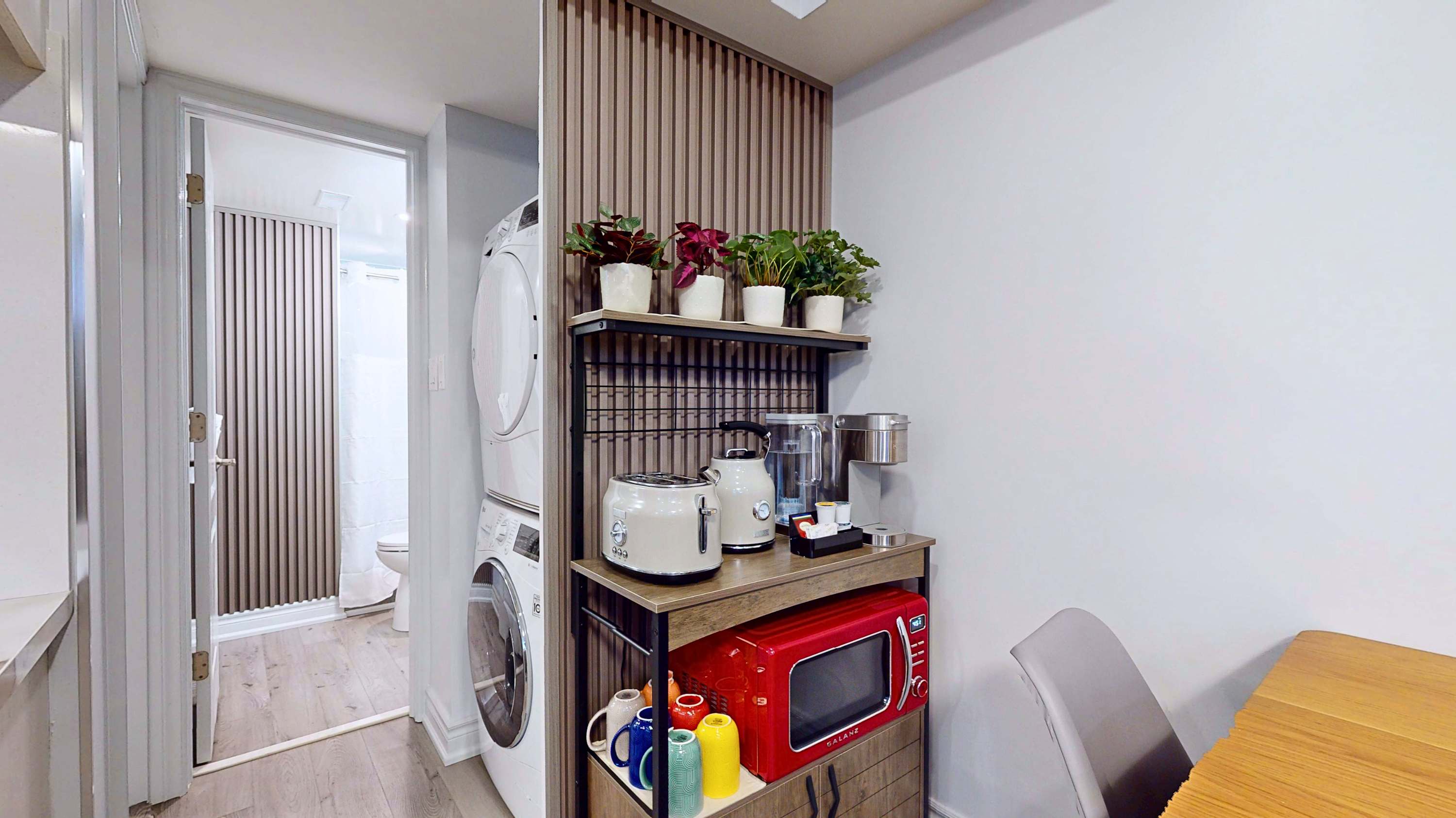 New Modern Basement Suite St Clair Hotel | Photo 14
