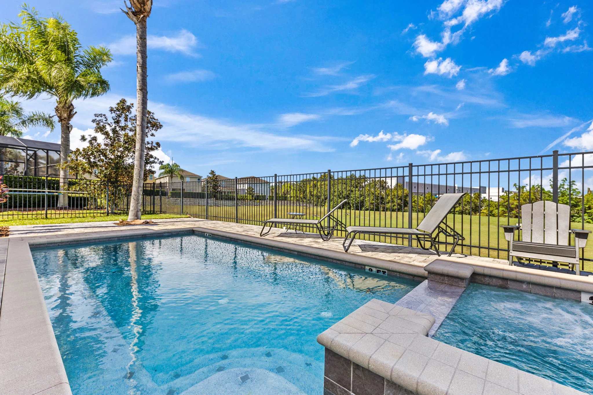 Family villa with private pool & full kitchen