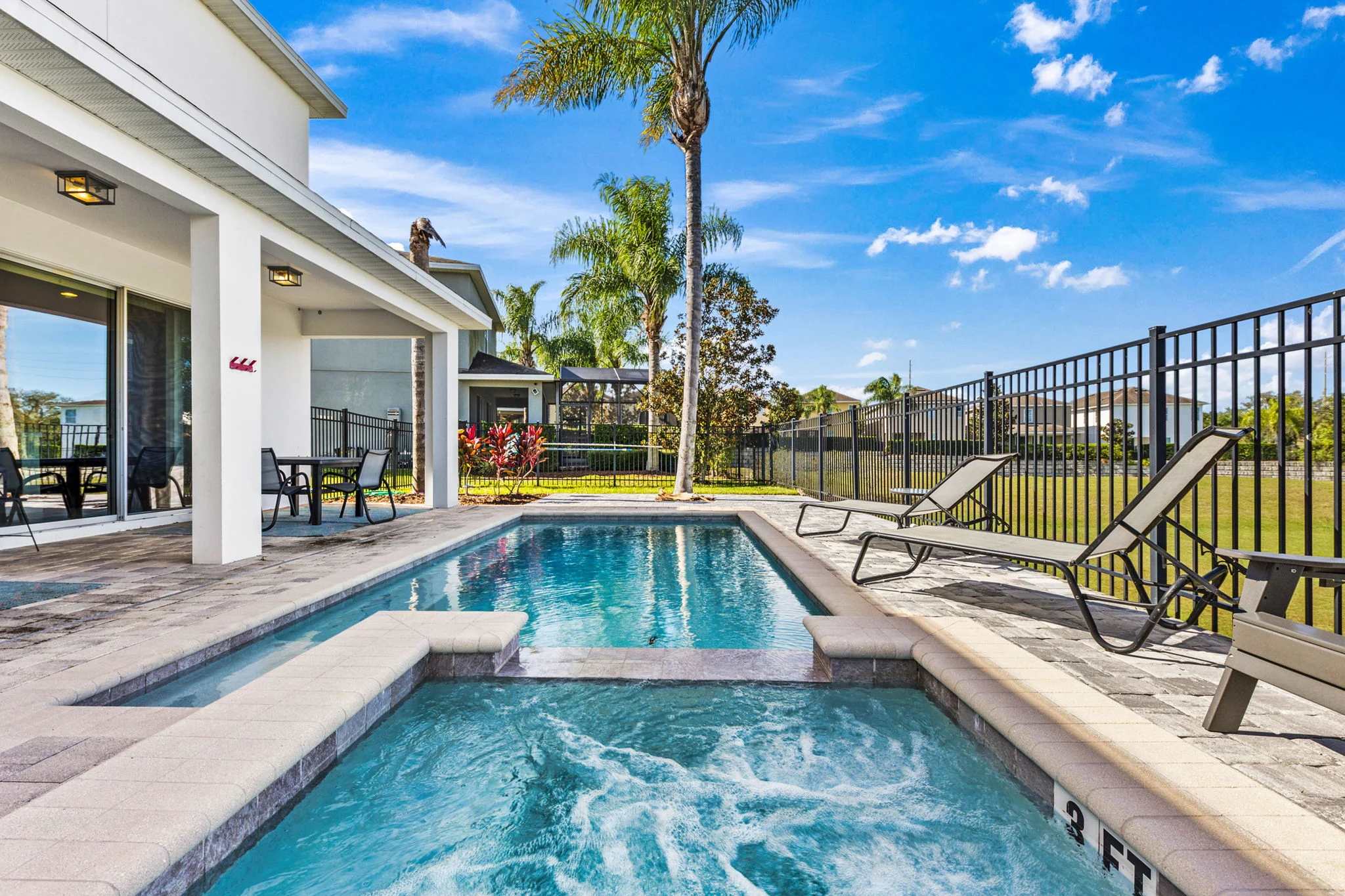 Family villa with private pool & full kitchen