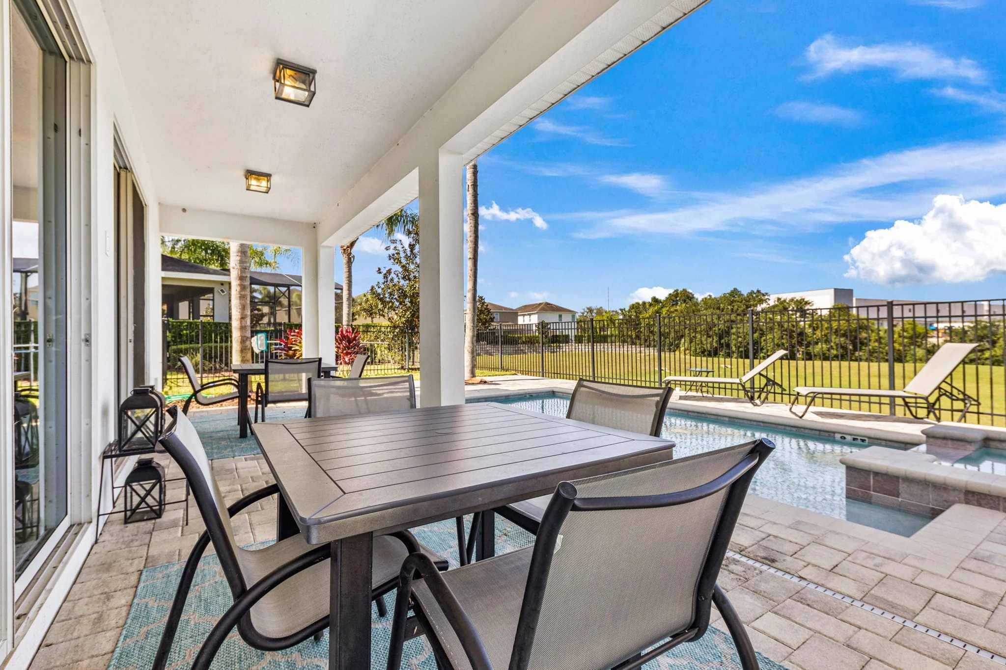 Family villa with private pool & full kitchen