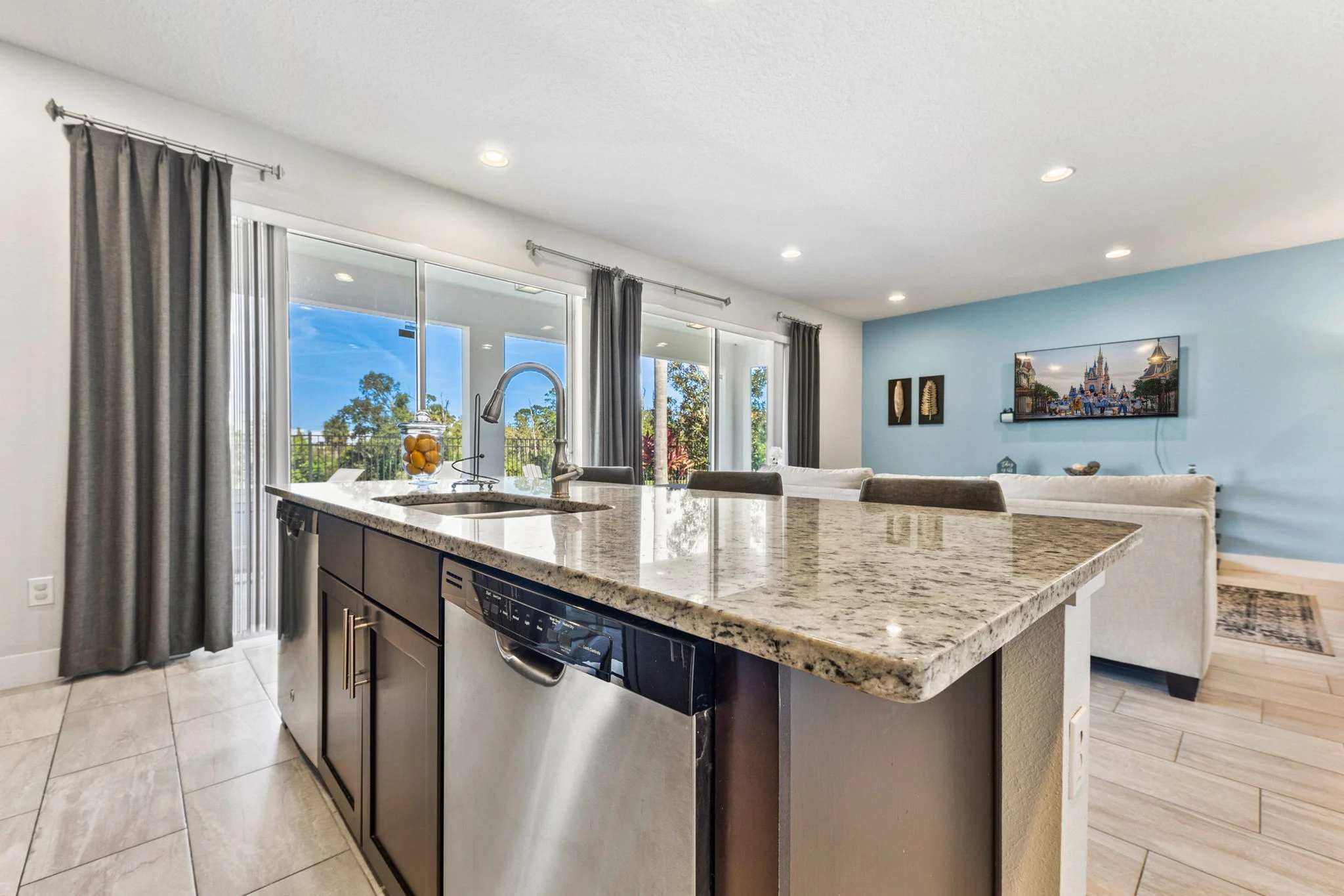 Family villa with private pool & full kitchen