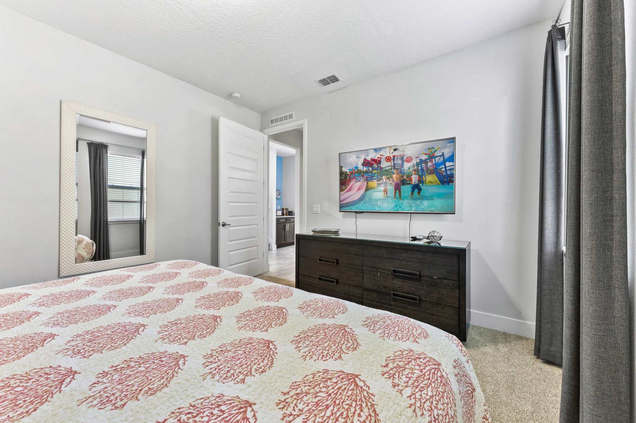 Family villa with private pool & full kitchen