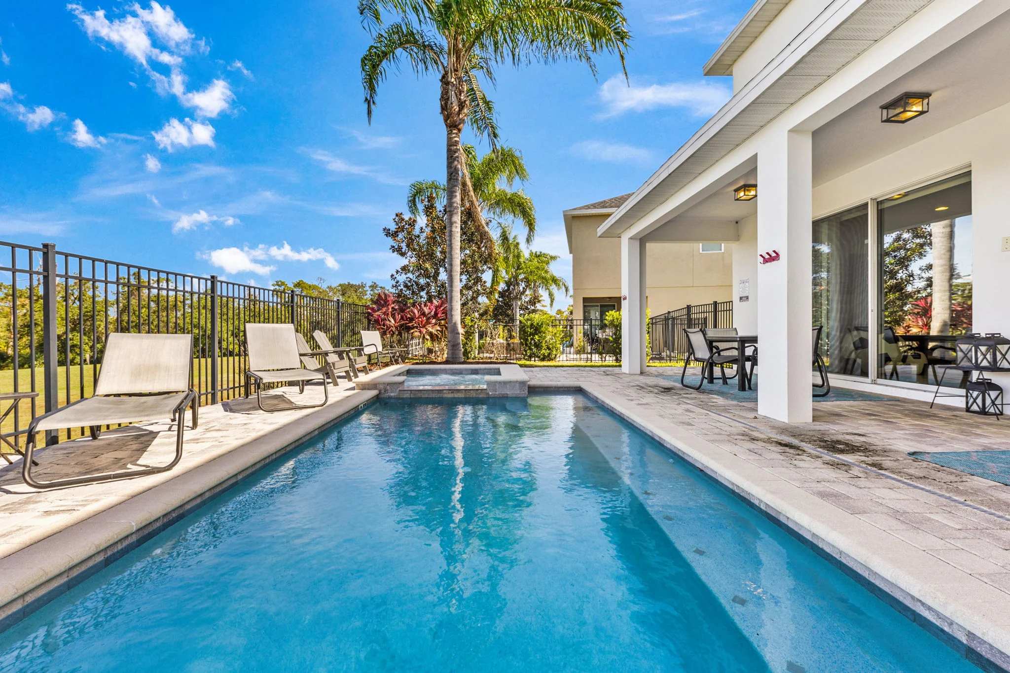 Family villa with private pool & full kitchen