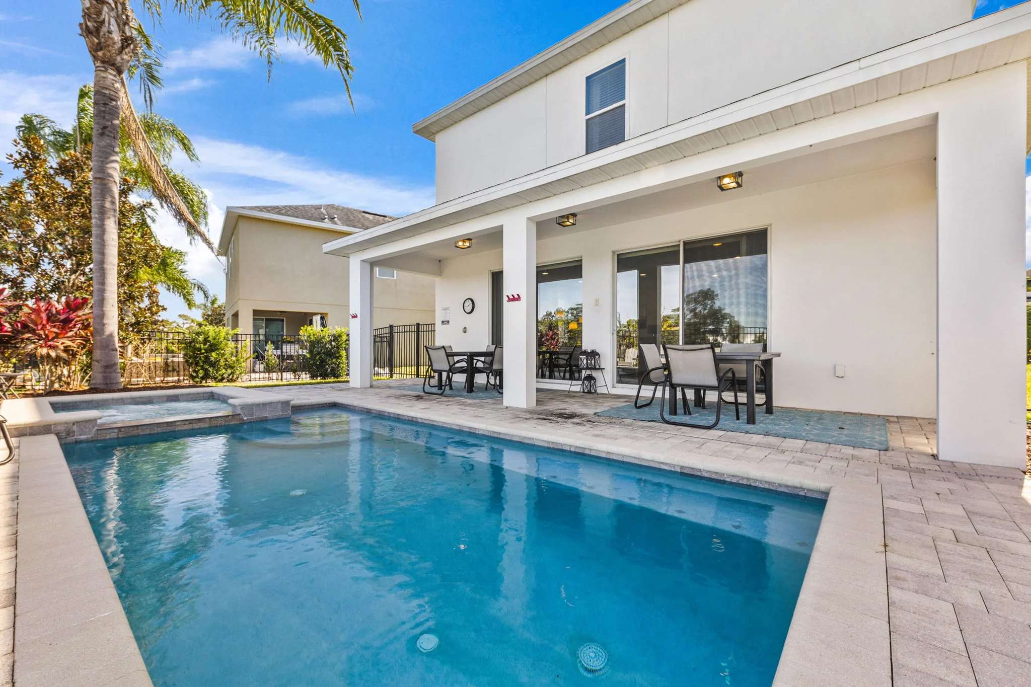 Family villa with private pool & full kitchen