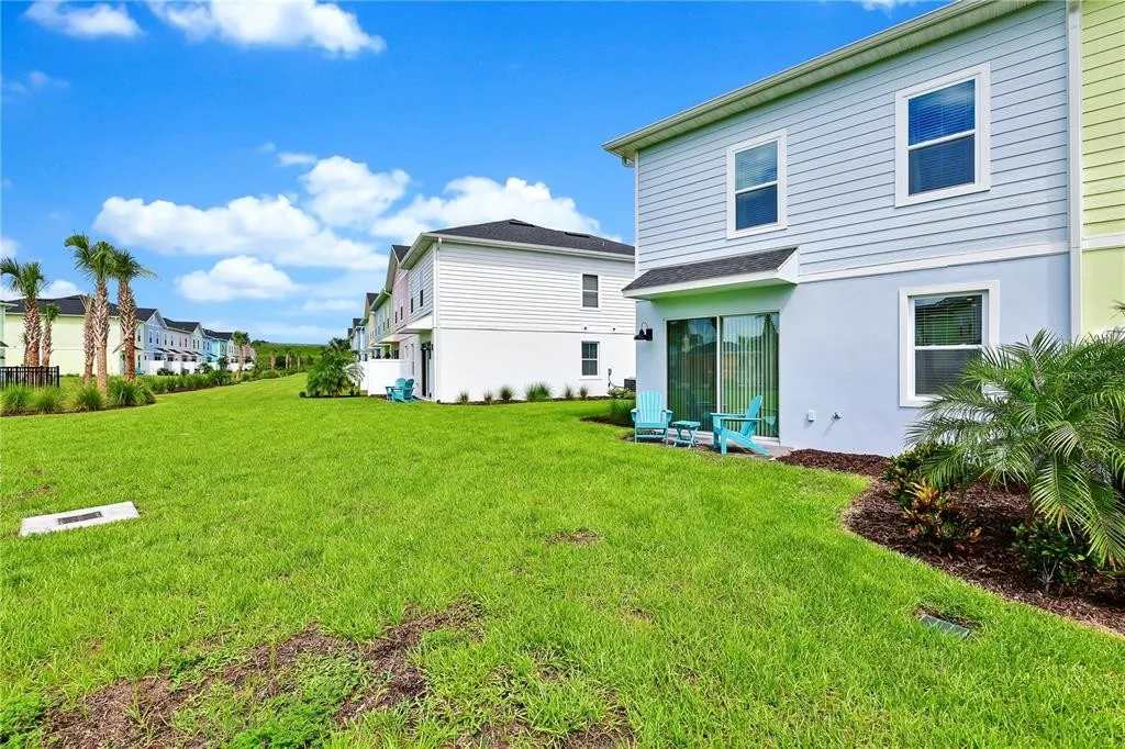 Townhome with patio near Disney and parks