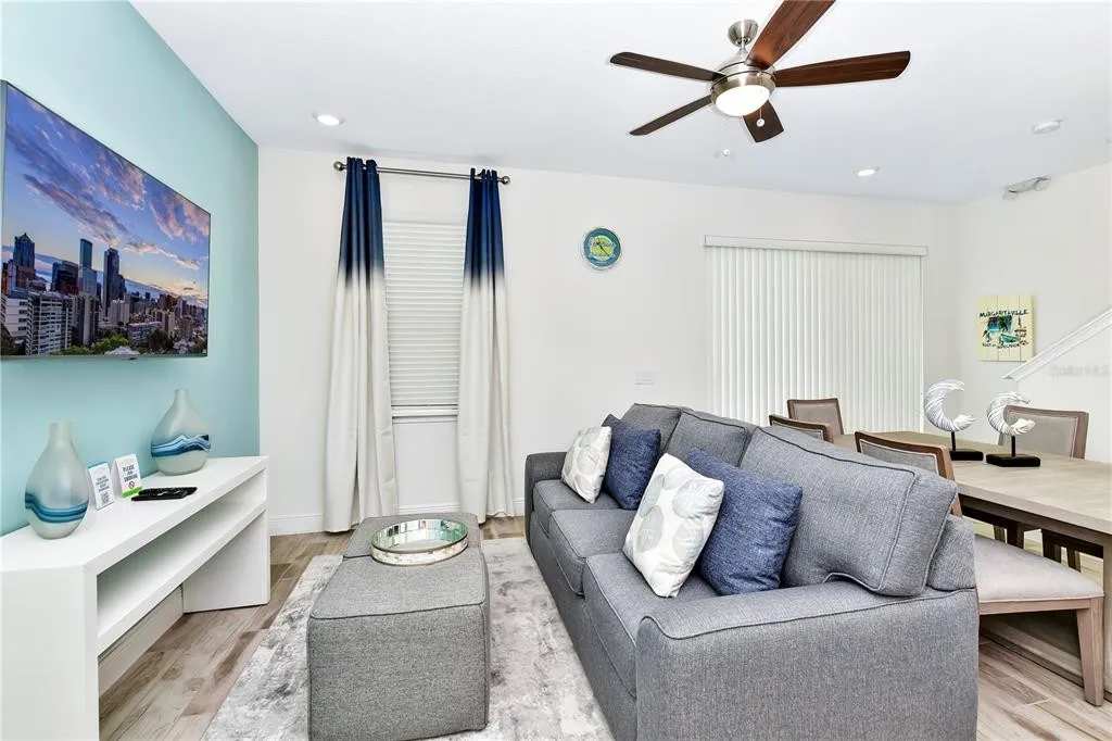 Townhome with patio near Disney and parks