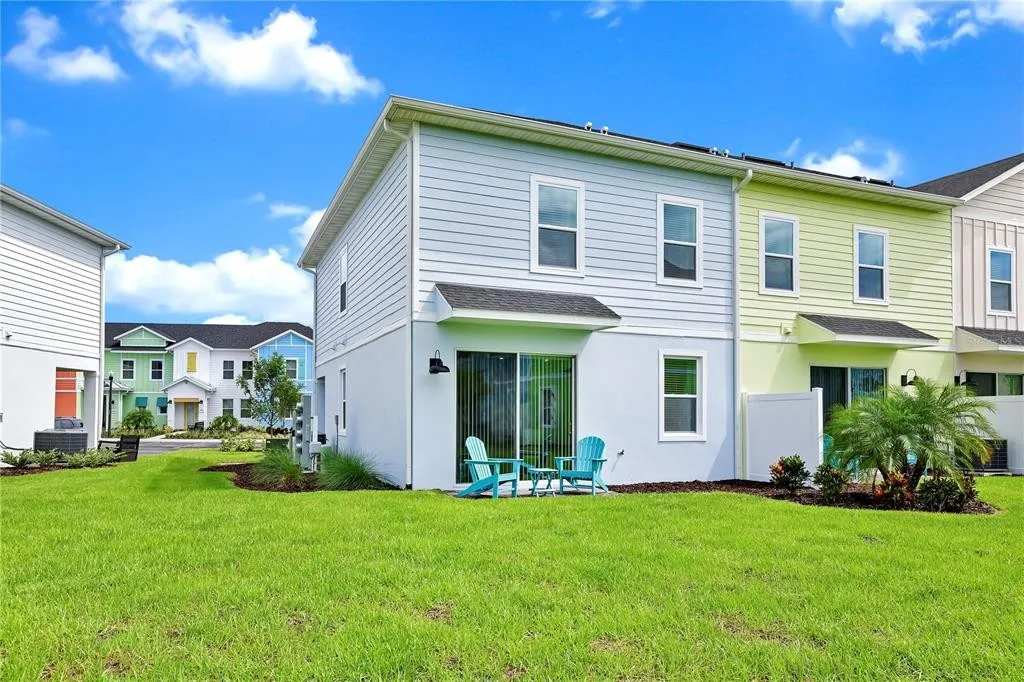 Townhome with patio near Disney and parks