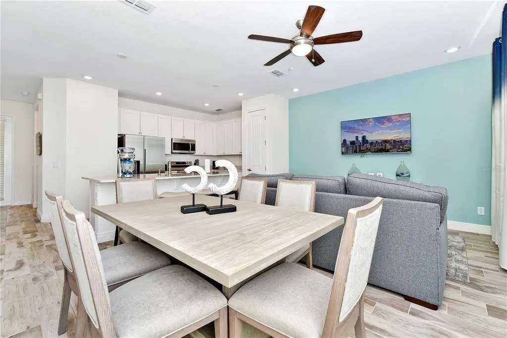 Townhome with patio near Disney and parks