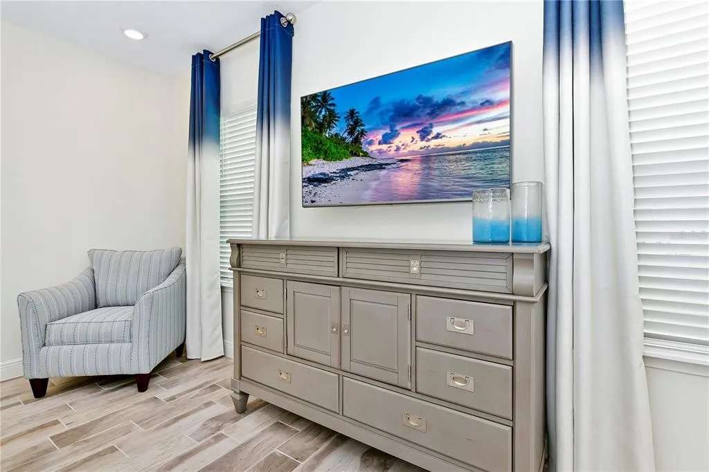 Townhome with patio near Disney and parks