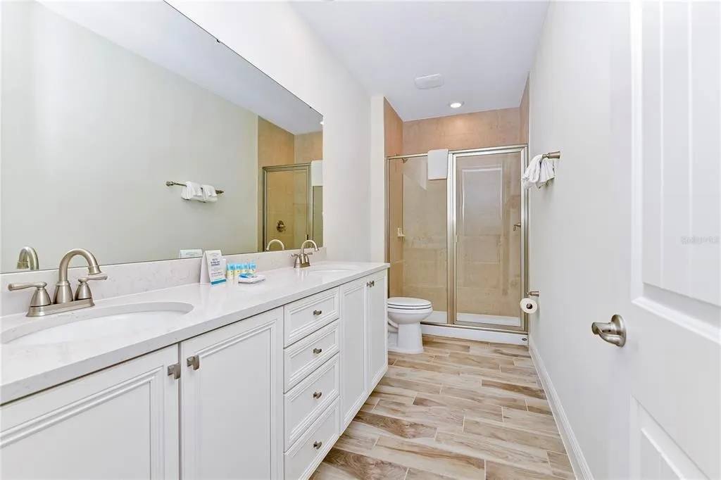 Townhome with patio near Disney and parks