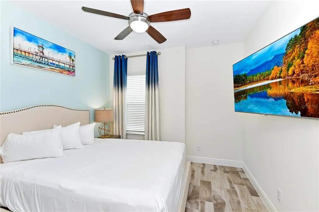 Townhome with patio near Disney and parks