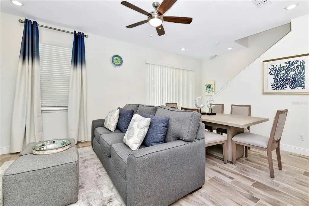 Townhome with patio near Disney and parks