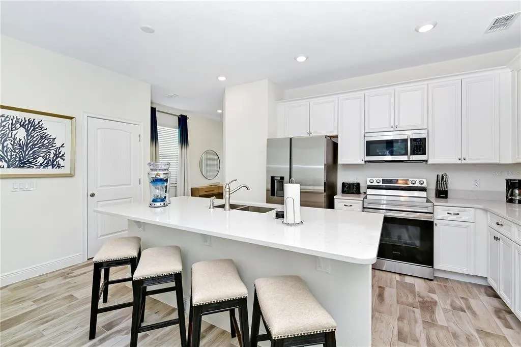Townhome with patio near Disney and parks