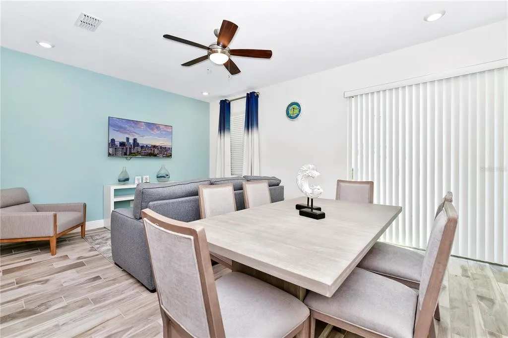 Townhome with patio near Disney and parks