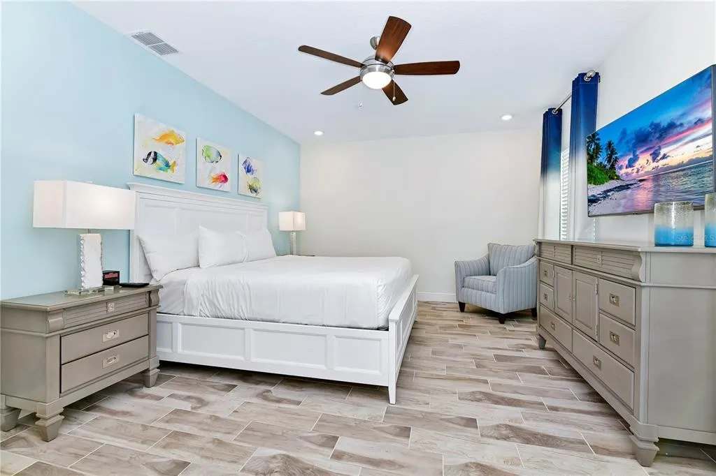 Townhome with patio near Disney and parks