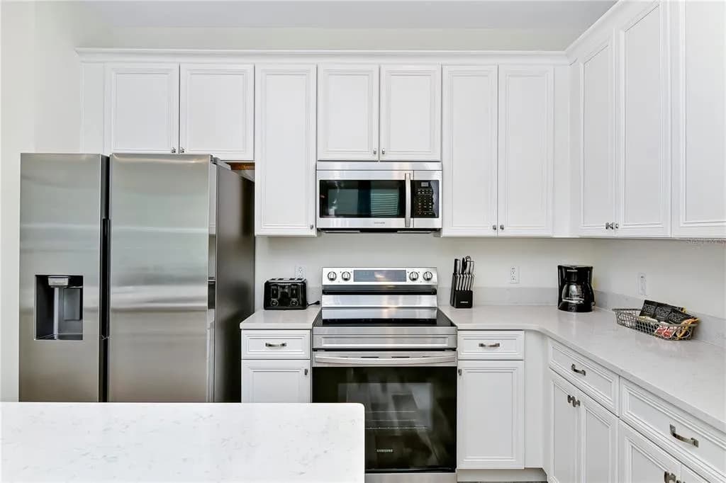 Townhome with patio near Disney and parks