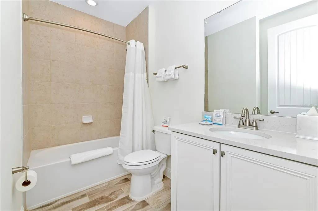 Townhome with patio near Disney and parks