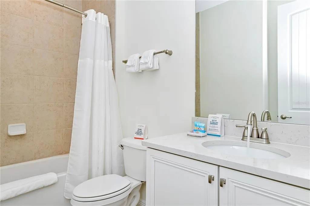 Townhome with patio near Disney and parks
