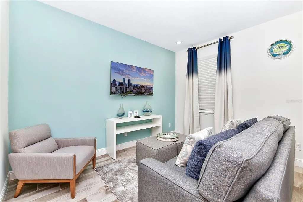 Townhome with patio near Disney and parks