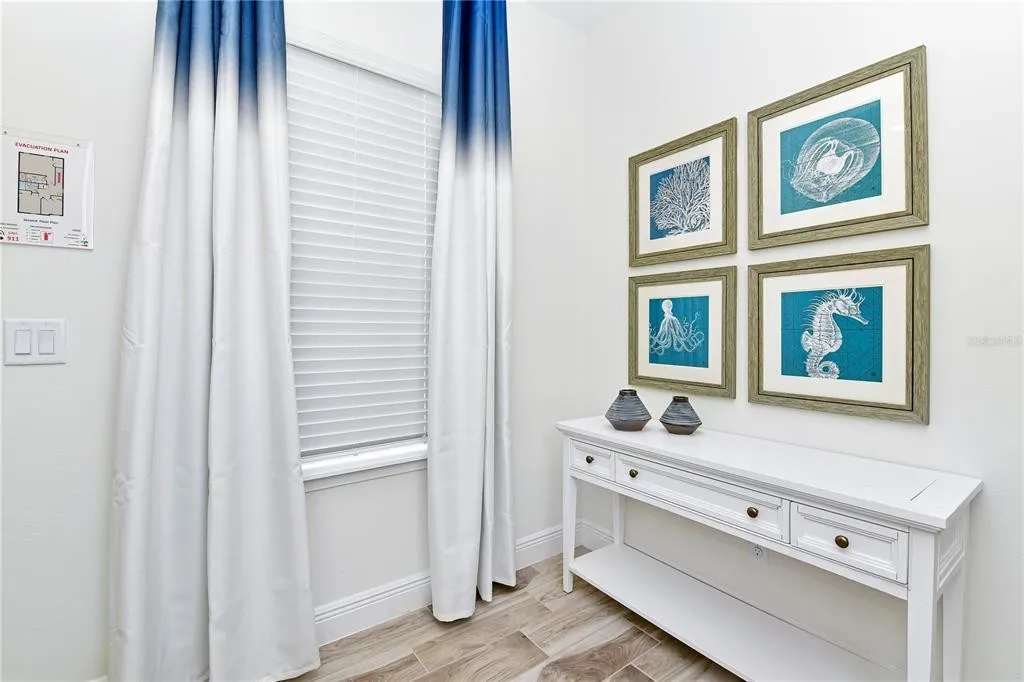Townhome with patio near Disney and parks