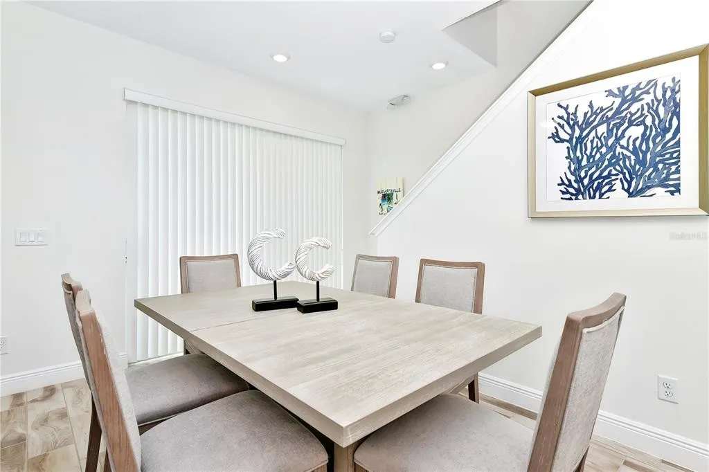 Townhome with patio near Disney and parks