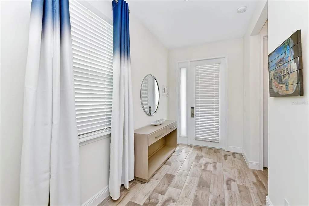 Townhome with patio near Disney and parks