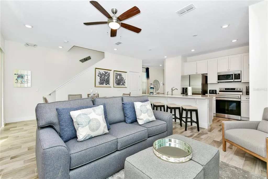 Townhome with patio near Disney and parks