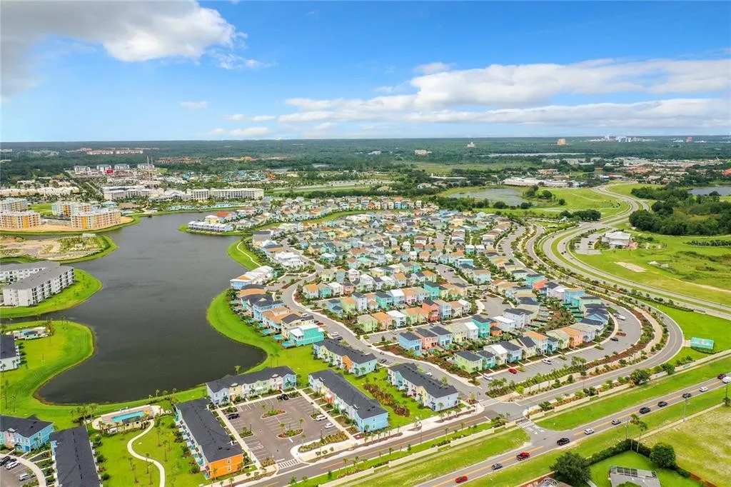 Townhome with patio near Disney and parks