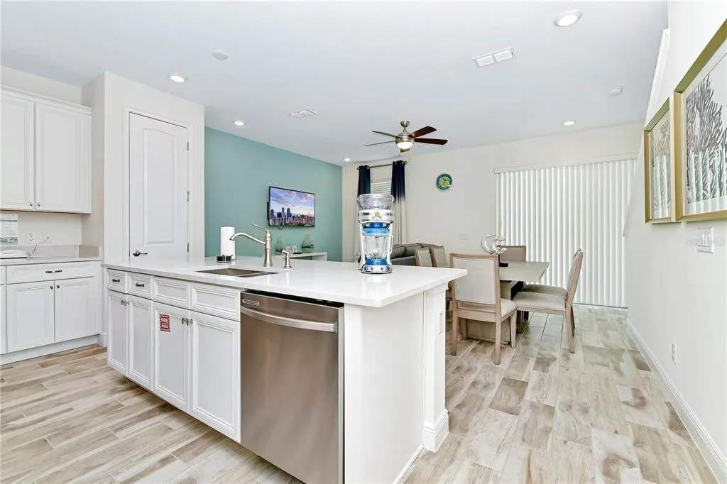 Townhome with patio near Disney and parks