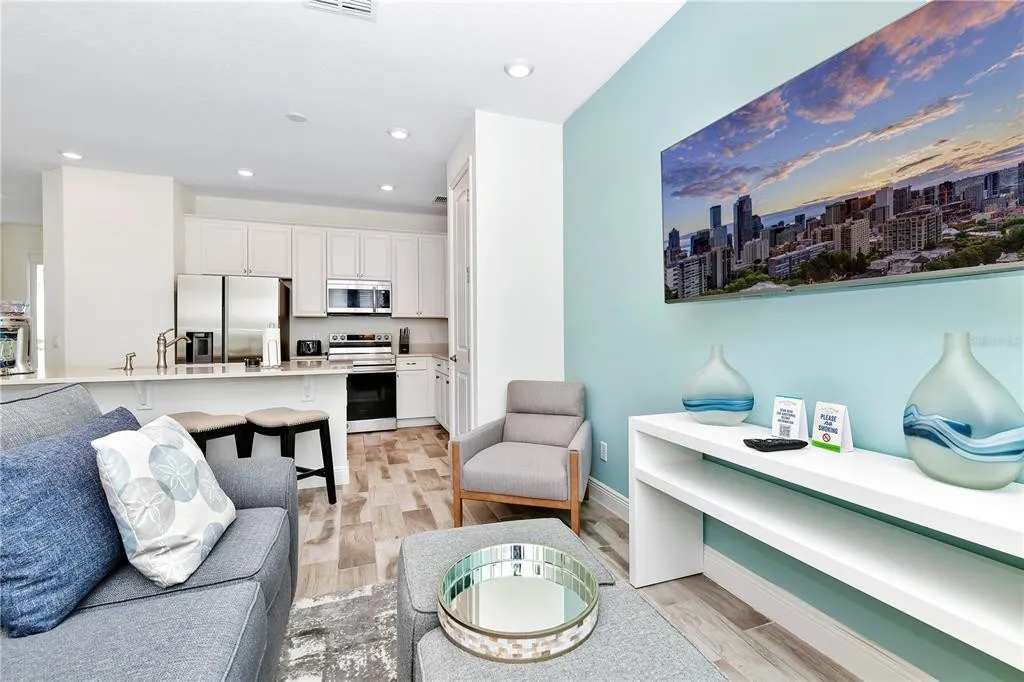 Townhome with patio near Disney and parks