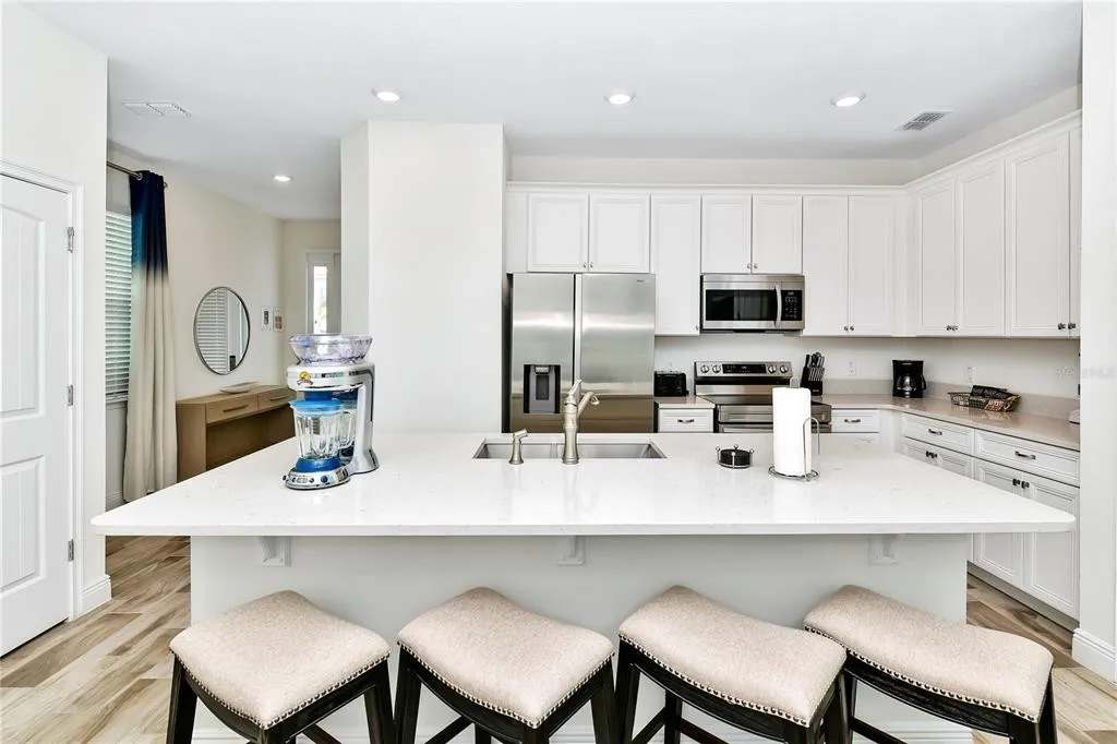 Townhome with patio near Disney and parks
