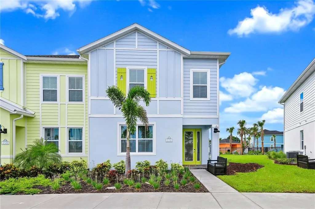 Townhome with patio near Disney and parks