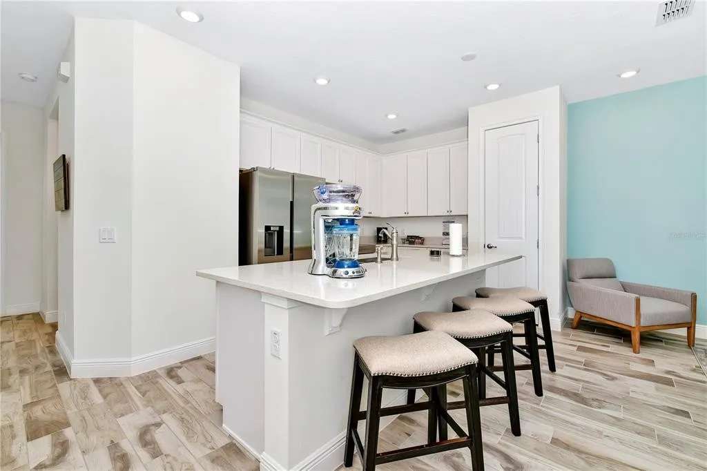Townhome with patio near Disney and parks