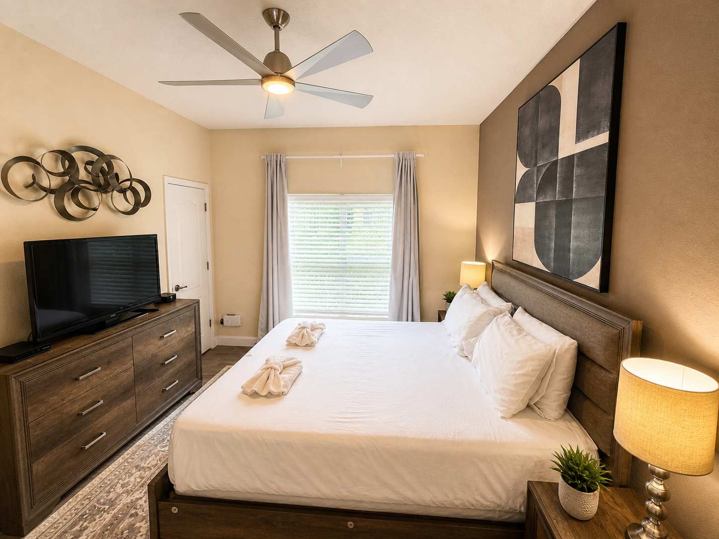 Private pool & FREE Resort near Disney! Sleeps 8